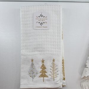 NWT 2pack White With Gold/silver Tree Kitchen Towels
